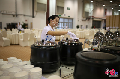 厦门会晤新闻中心开启 闽南小吃待客，外卖服务添便利