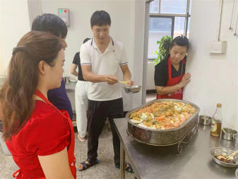 寻味肠粉技艺 一站式餐饮服务培训与正餐体验