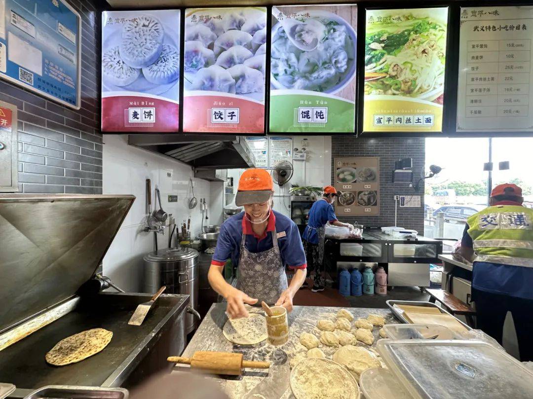 百县千碗香飘高速路，武义服务区外卖送餐服务暖胃更暖心