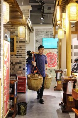 靠毛肚细分火锅市场，如在蜀如何在川渝火锅红海中突围？—— 外卖送餐服务新策略探析